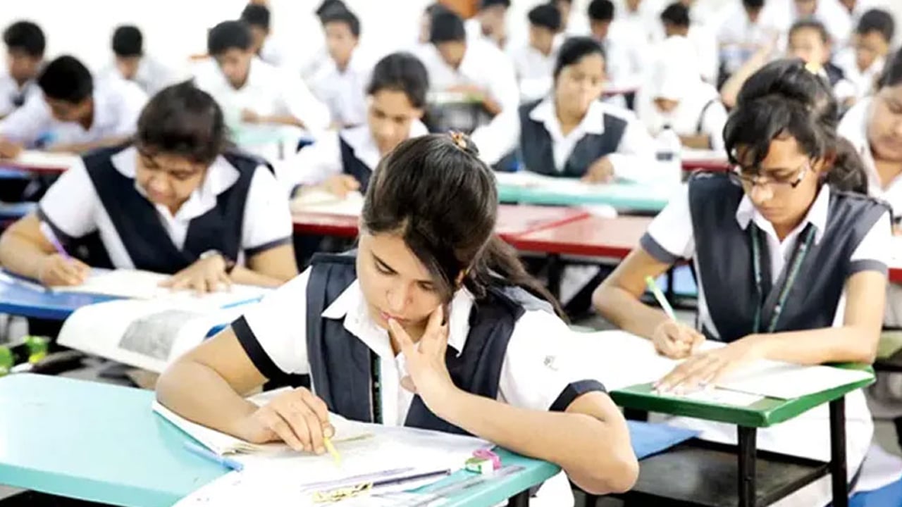 এইচএসসির স্থগিত হওয়া দুই পরীক্ষার তারিখ ঘোষণা