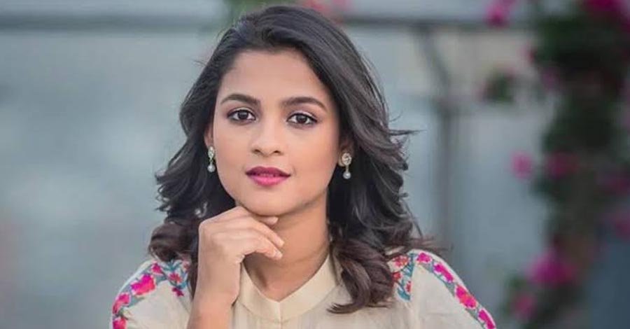 ‘দেশটা অশিক্ষিত ও চাঁদাবাজে ভরে গেছে’—ক্ষোভ উগরে দিলেন সাদিয়া আয়মান