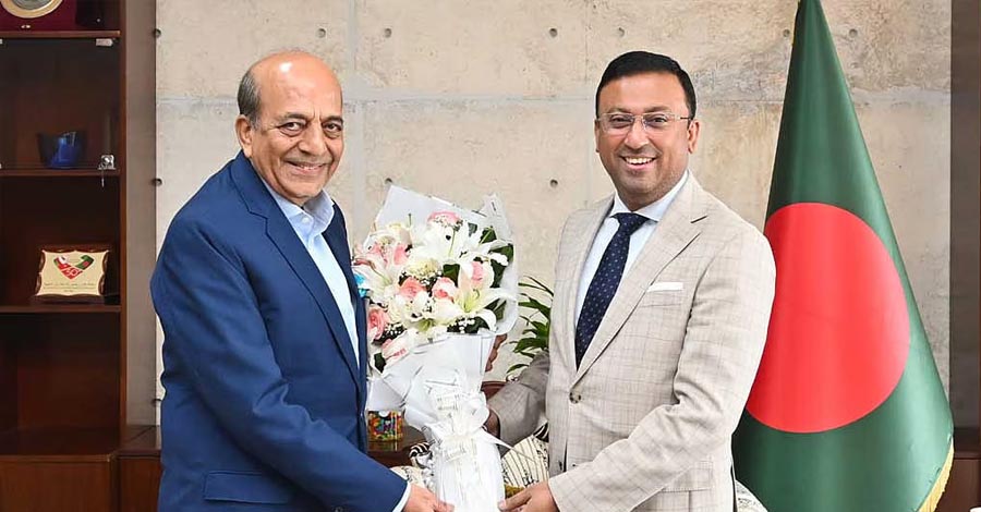‘গুঞ্জন নয়, বাস্তবতা নিয়ে কথা বলি’—তারেকের দিল্লি সফর নিয়ে হুমায়ুন কবির