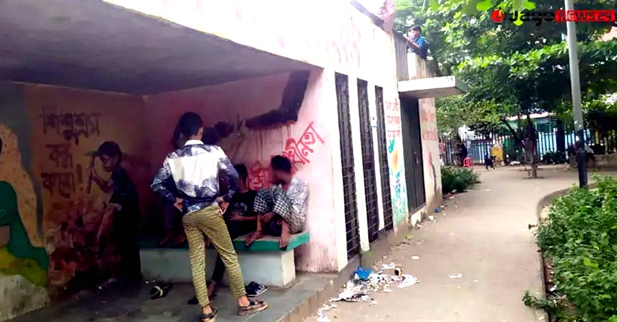 শ্যামলী পার্কে মাদকের ‘নিরাপদ আস্তানা’! প্রকাশ্যে নেশা, ভয়ে মুখ খোলেন না কেউ