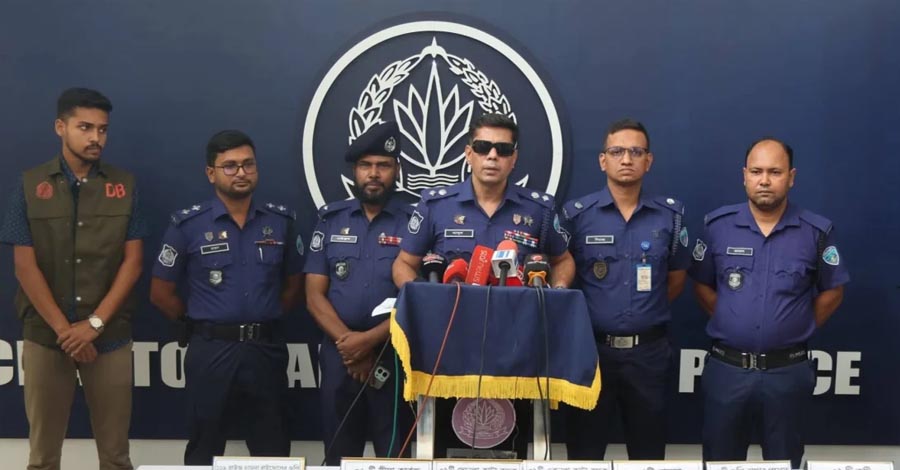 সন্ত্রাসীদের গুলিতে রণক্ষেত্র রাউজান, আহত ১২ পুলিশ; গ্রেপ্তার ১