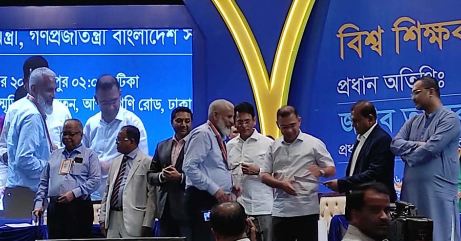 দেশসেরা গুণী শিক্ষক সম্মাননা পেলেন বাকৃবি অধ্যাপক ড. বাহানুর রহমান