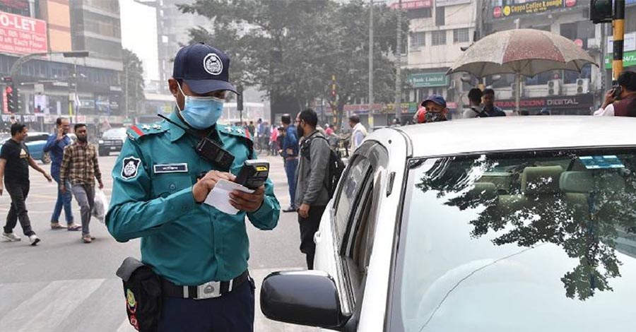 ট্রাফিক আইন ভাঙলেই শাস্তি, ঢাকায় একদিনে ২৯৯৯ মামলা