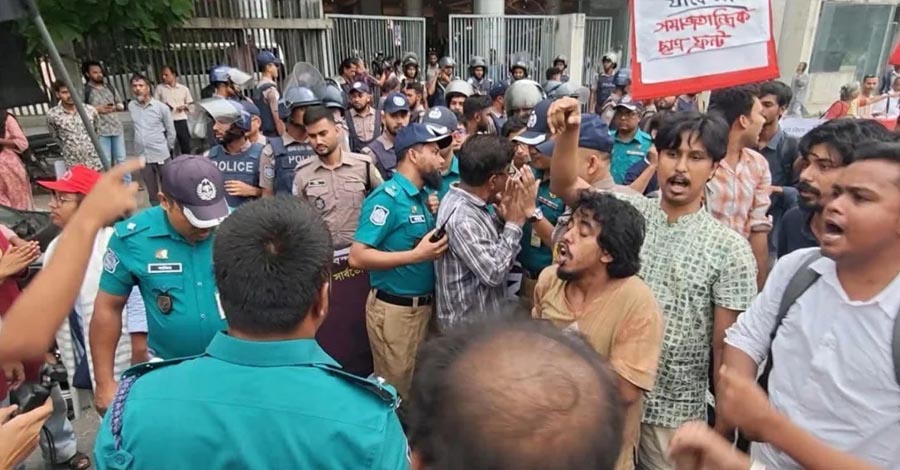 ‘দেশ বিক্রির শামিল’ দাবি করে বিক্ষোভ, ডিপি ওয়ার্ল্ডের চুক্তির প্রতিবাদে লাঠিচার্জ
