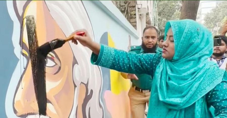 রবীন্দ্রনাথের গ্রাফিতিতে চুনকালি, রাষ্ট্রদ্রোহ মামলায় আয়াসসহ গ্রেপ্তার ৪