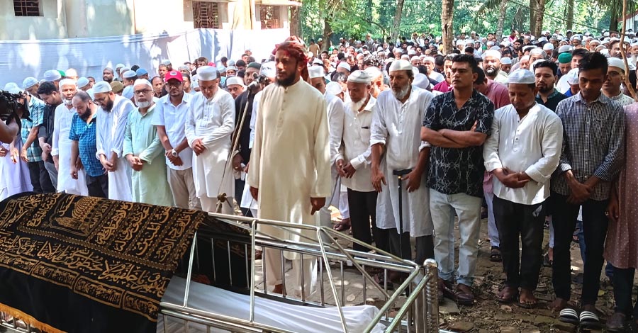 রাউজানে জানাজা শেষে বাবার পাশে চিরনিদ্রায় ছাত্রলীগের সাবেক সাধারণ সম্পাদক রোটন