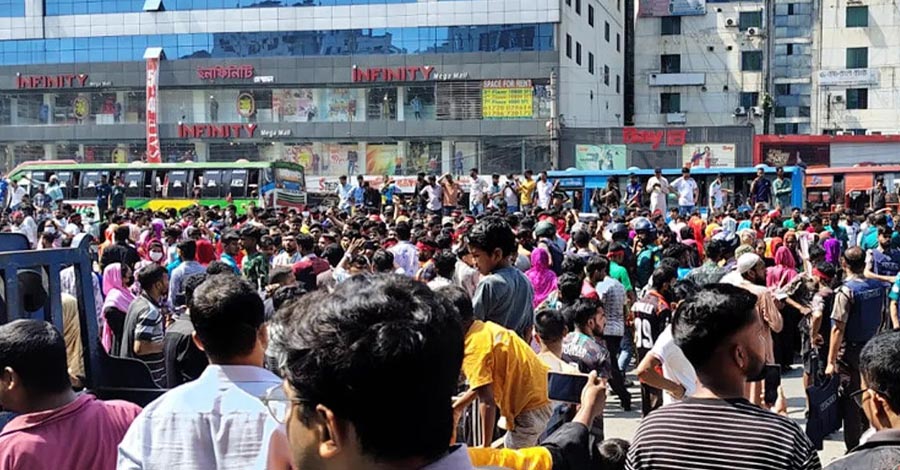 উত্তরায় পোশাকশ্রমিকদের বিক্ষোভে মহাসড়কে অচলাবস্থা, দুর্ভোগে যাত্রীরা