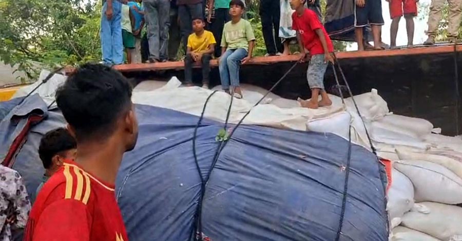 কুড়িগ্রামে সড়ক দুর্ঘটনায় প্রাণ গেল একই পরিবারের চারজনসহ ৫ জনের