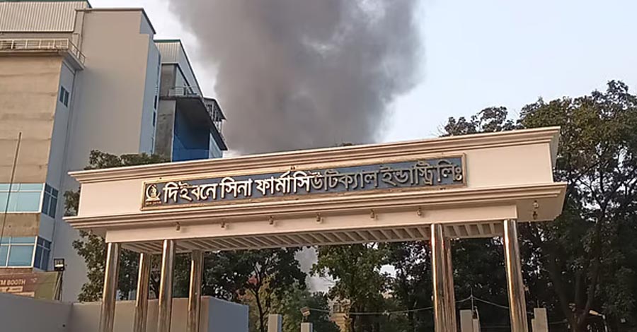সফিপুরে ইবনে সিনার কারখানায় আগুন, ছুটে গেল ফায়ার সার্ভিসের ৬ ইউনিট