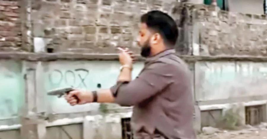 ইশরাকের হাতে আগ্নেয়াস্ত্র, আইনের ব্যত্যয় পেলেই ব্যবস্থা