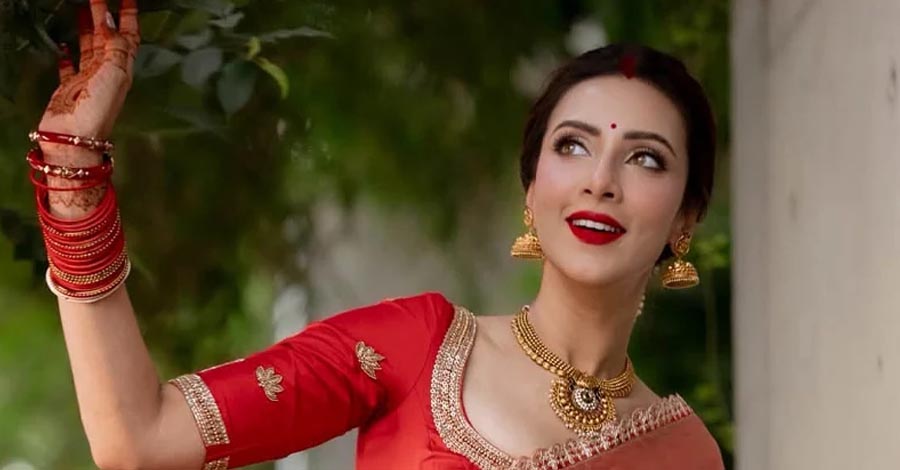 পুরোনো দিনের আনন্দ খুঁজে ফিরি’—পূজা নিয়ে মিমের স্মৃতিচারণ