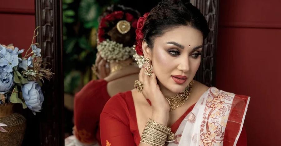 মায়ের হাতের ভোগ আর পরিবারের সঙ্গে পূজা—স্মৃতিতে ডুব দিলেন অপু