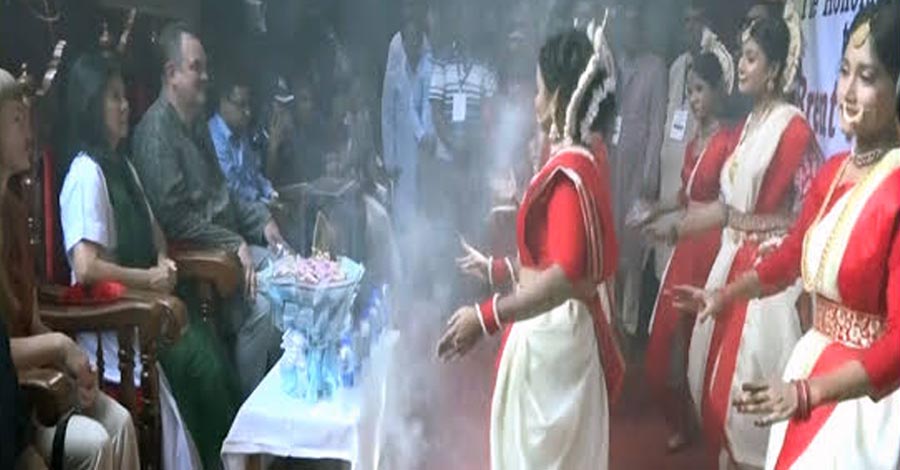 যে পূজামণ্ডপে আগে যাননি কোনো রাষ্ট্রদূত, সেখানে ব্রেন্ট ক্রিস্টেনসেন