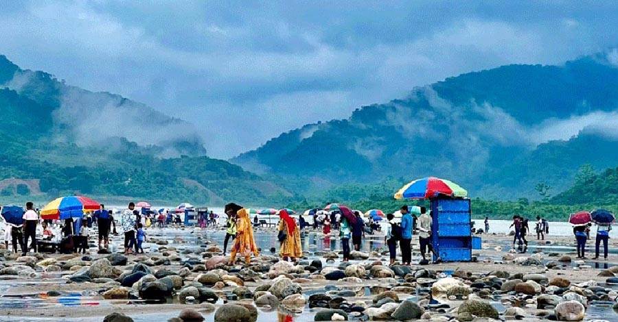 পাহাড়, নদী আর সবুজের হাতছানি—পর্যটকের পদচারণায় মুখর সিলেট