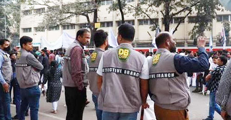 ডিআইজির বাড়িতে মাদকবিরোধী অভিযান, আটক ৫৮ তরুণ ও ২৬ তরুণী