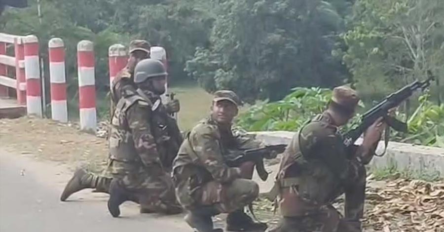 সাজেকে অবরোধ ঘিরে তুমুল গোলাগুলি, ঝুঁকির মুখে ৩ হাজার পর্যটক—সেনা পাহারায় উদ্ধার