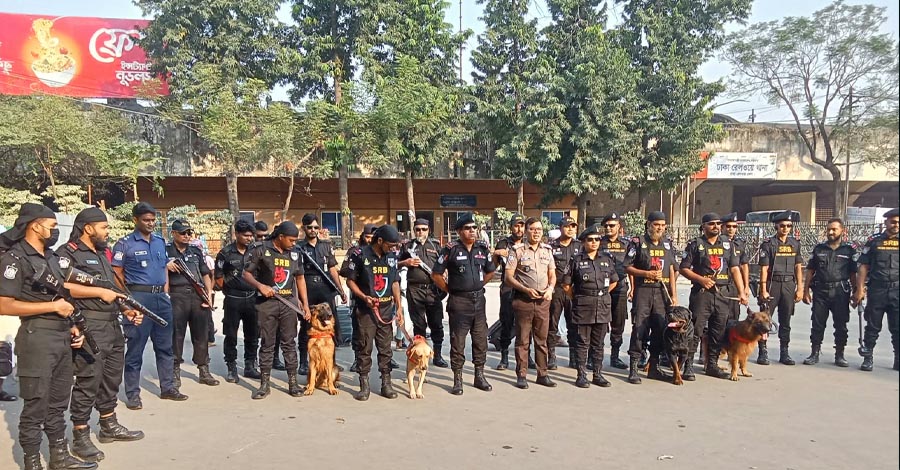 কমলাপুরে কড়া নিরাপত্তা, মাদকবিরোধী অভিযানে বোম্ব ডিসপোজাল ও ডগ স্কোয়াড