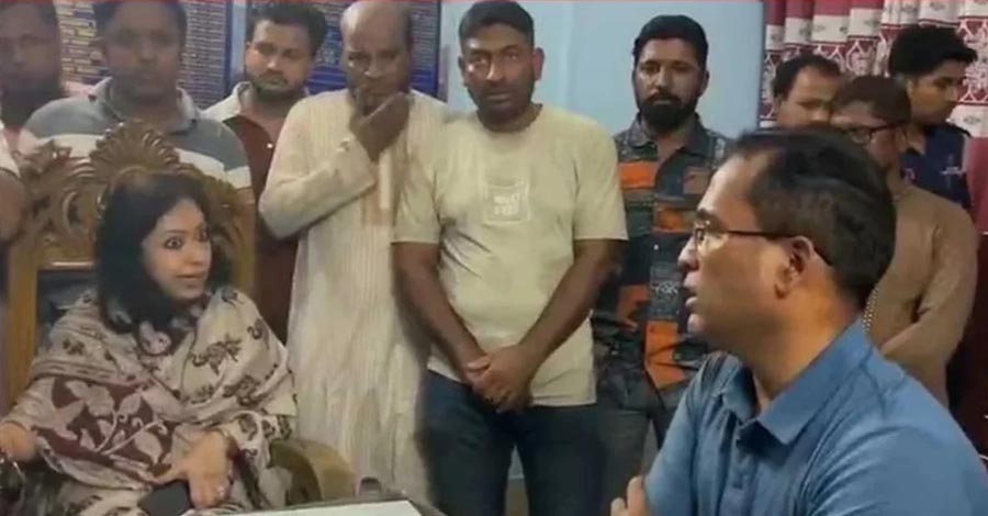 ওসির ওপর ক্ষোভ ঝাড়লেন রুমিন ফারহানা, ফেসবুকে ভাইরাল ভিডিও