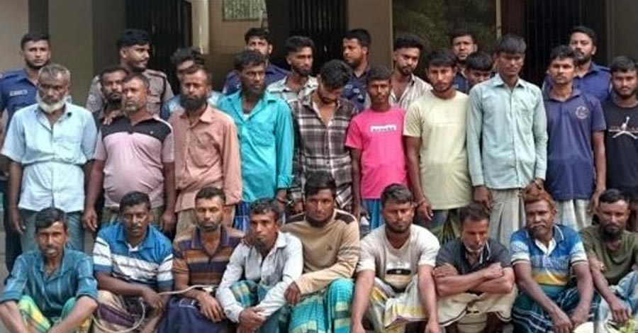 নিষেধাজ্ঞার মধ্যেই পদ্মা-মেঘনায় ইলিশ শিকার, ২৪ ঘণ্টায় আটক ৫০ জেলে