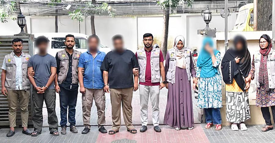 ভুয়া প্রেমে ফাঁসিয়ে জিম্মি, আপত্তিকর ভিডিওতে চলত টাকা আদায়