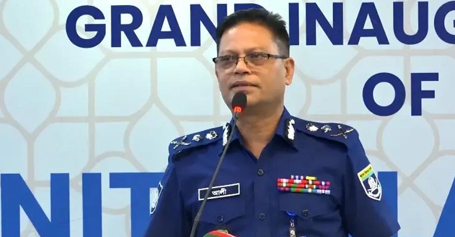 ‘সরকার অনুমতি দিলেই ক্রসফায়ার!’ আইজিপির বিস্ফোরক মন্তব্যে তোলপাড়