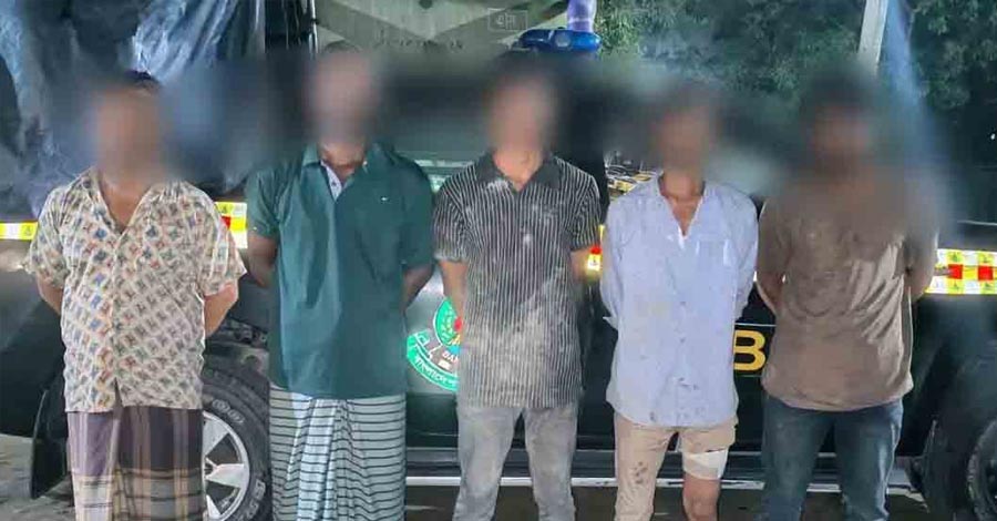 ২০ মামলার আসামিকে ধরতে গিয়ে এসআরবির ওপর হামলা, গ্রেফতার ৫