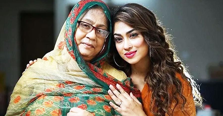 মাকে হারিয়ে শোকে পপি, আবেগঘন পোস্টে দোয়া চাইলেন ওমর সানীও