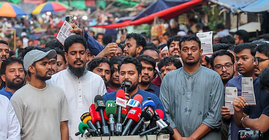 জামায়াতের ছায়া নিয়ে অস্বস্তি? লংমার্চের আগেই শাহবাগে এনসিপির শক্তি প্রদর্শন
